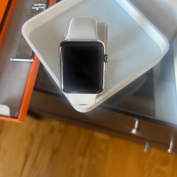 Apple Watch Series 2 42mm with Hermes Band - Picture 3 of 9